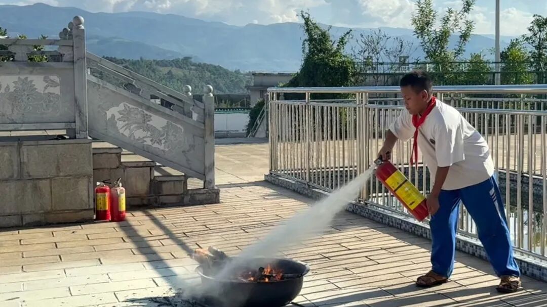 崇岗乡中心完小演练照片 (消防).jpg