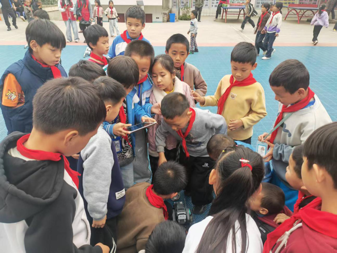 1.参与红河州“三下乡”科普大篷车进校园活动.png 1.参与红河州“三下乡”科普大篷车进校园活动.png